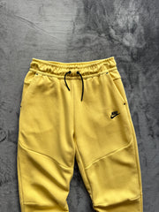 (S) Nike Tech Fleece долнище (юноши XL,но отговаря на мъжко S)